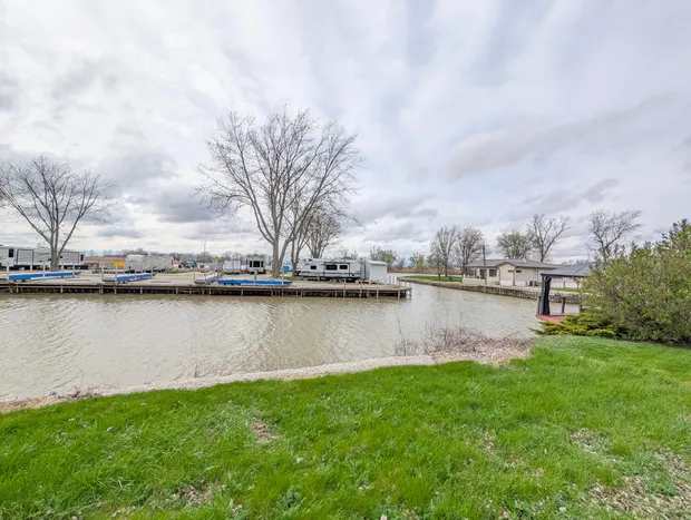 Waterfront RV park with wooden docks on the Sandusky River.